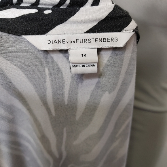SOLD DVF Jeanne Two zebra wrap dress size 14 - Picture 13 of 16